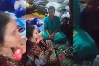Bayi Selamat usai terbawa angin putting beliung di Gambut Kabupaten Banjar, Minggu (28/9/2025). (foto:istimewa)