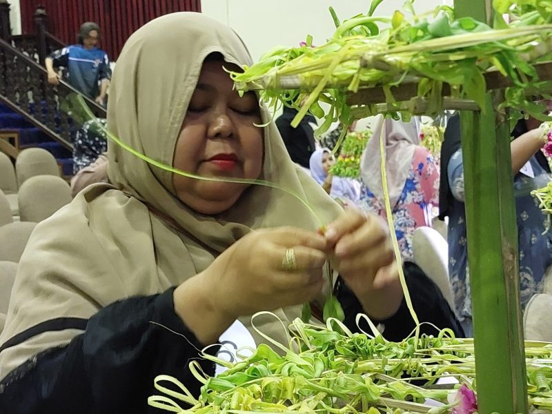 Lomba Payung Kembang sebagai rangkaian Temu Karya Taman Budaya se-Indonesia ke-24 Tahun 2025