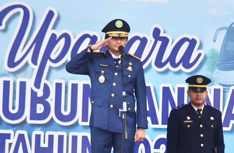 Wagub Kalsel Hasnuriyadi Sulaiman Memimpin Upacara Hari Perhubungan 2025 di Banjarmasin