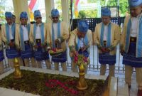 Gubernur Kalsel, H Muhidin saat melakukan ziarah ke makam pangeran antasari