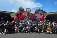 Rombongan media dan  perwakilan Bank Kalsel saat tiba di Bandara Ngurah Rai, Denpasar Provinsi  Bali  Rabu (15/10/2025). (foto:istimewa)
