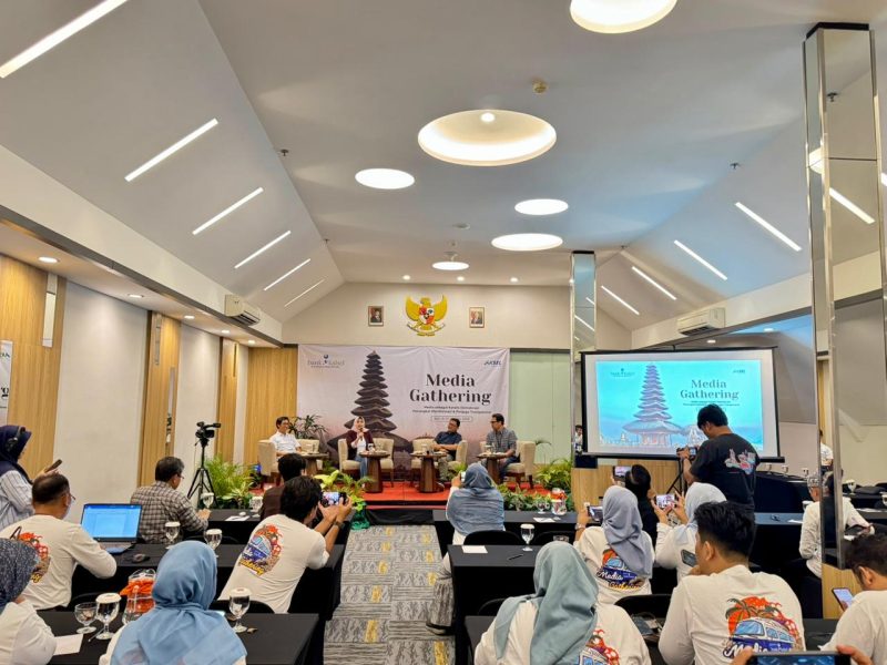 Kegiatan Media Gathering bersama Bank Kalsel di lantai 6,  J4 
Legian Hotel  (Foto Mercy)