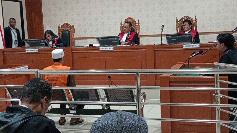 Saprudin alias Isap saat mengikuti proses persidangan di PN Banjarmasin (Foto Istimewa).