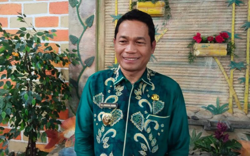 Bupati Kabupaten Balangan H Abdul Hadi saat memberikan keterangan kepada awak media, Kamis (2/10/2025). (foto:sum/brt)