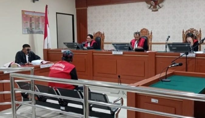 Herman alias Om Jek saat mengikuti proses sidang di PN Banjarmasin (Foto Istimewa)