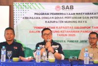 Pelatihan peningkatan kapasitas kelompok tani dalam mendukung ketahanan pangan desa yang dilaksanakan di Desa Batubua, Kecamatan Laung Tuhup (foto: Diskominfo)
