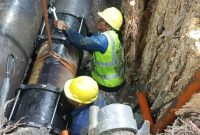 Jaringan pipa transfer PVC diameter 630 mm milik PAM Bandarmasih, di Jalan Setoyo S, tepatnya didepan bakso Pak Min atau Bank BRI mengalami bocor.
