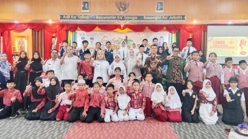 Kegiatan Lomba Membaca Nyaring Bagi Guru Tahun 2025 di gedung Dewan Adat Dayak (foto: Maya)