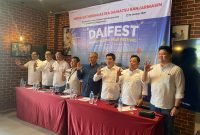 Petinggi Astra Daihatsu di Kalimantan Selatan sampaikan keberhasilan 15 Tahun berturut dan program untuk pelanggan setia sejumlah 9 unit mobil impian di Tree Park Hotel Jalan A.Yani KM 6