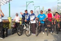 Pemerintah Kabupaten Kotabaru melalui Dinas Pariwisata, Pemuda, dan Olahraga (Disparpora) bekerja sama dengan KONI dan komunitas sepeda setempat sukses menggelar Event Funbike Kotabaru HEBAT 2025