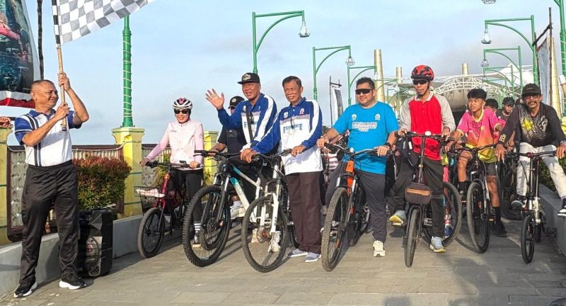 Pemerintah Kabupaten Kotabaru melalui Dinas Pariwisata, Pemuda, dan Olahraga (Disparpora) bekerja sama dengan KONI dan komunitas sepeda setempat sukses menggelar Event Funbike Kotabaru HEBAT 2025