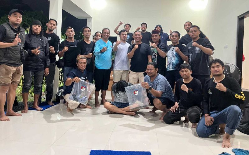 Pelaku pembunuhan bidan di Kelayan A Banjarmasin berinisial AJ (32) menyerahkan diri ke Polsek Selatan setelah dilakukan pendekatan, Selasa (21/10/2025).(foto:istimewa)