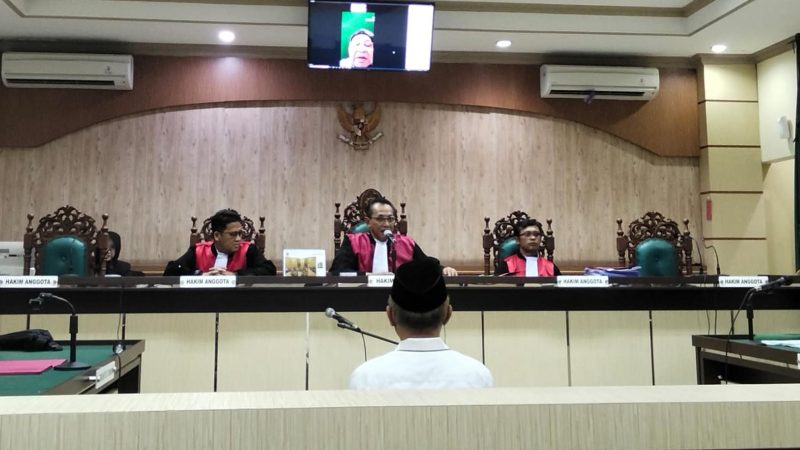 Prof. dr. Zairin saat memberikan keterangan soal kesehatan Anang Syakhfiani kepada majelis hakim di Pengadilan Tipikor Banjarmasin.