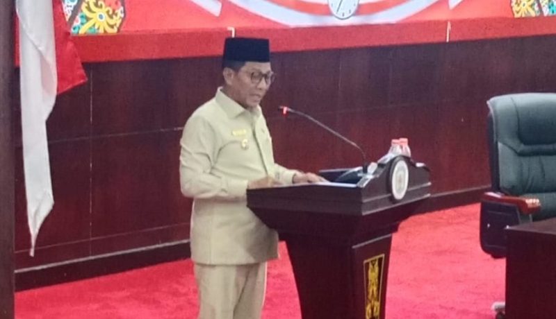 Bupati Heriyus saat menyampaikan sambutannya pada Paripurna penandatanganan persetujuan nota kesepakatan KUA dan PPAS Tahun 2026 (foto: Maya)