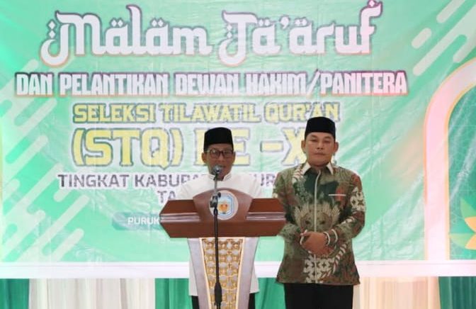 Bupati Heriyus didampingi Wabup Rahmanto Muhidin saat menyambut kedatangan Kafilah STQ di Rujab Bupati (foto: Diskominfo)