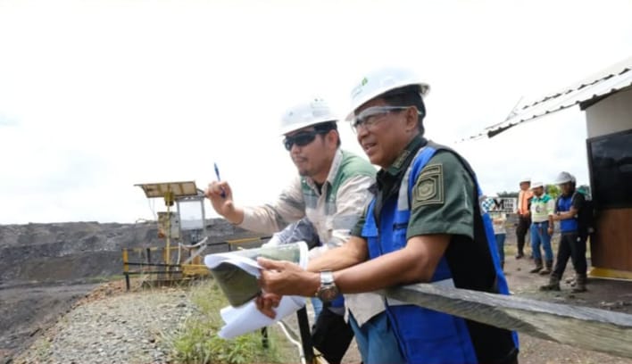 Bupati Heriyus saat kunker ke PT Adaro Minerals Indonesia Site Maruwai Coal di Desa Tumbang Baloi, Kec. Barito Tuhup Raya (foto: Diskominfo)