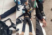 Korban laka tewas pengendara Yamaha Aerox tergeletak, diduga adu banteng dengan mobil pikap, Rabu (29/10/2025) pagi. (foto: istimewa)