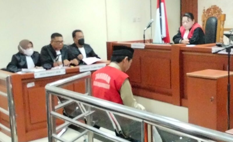 Ketua majelis hakim yang diketuai Asni Mereanti SH saat membacakan vonis untuk Kamrani.