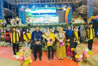 Suci Anisa Rusli Dilantik sebagai Bunda Forum Anak Daerah Kotabaru oleh Asisten I Setda H.Minggu Basuki di panggung wisata Siring Laut Kotabaru