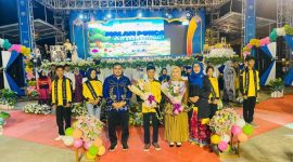 Suci Anisa Rusli Dilantik sebagai Bunda Forum Anak Daerah Kotabaru oleh Asisten I Setda H.Minggu Basuki di panggung wisata Siring Laut Kotabaru