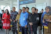 Wagub, H. Hasnuryadi Sulaiman Bersama Sekda Prov Kalsel, M. Syarifuddin, dan Walikota Banjarbaru, Hj Erna Lisa Halaby, serta Ketua DPRD Kalsel, H. Supian HK, Saat Meresmikan Penerbangan Internasional Perdana Rute Banjarmasin- Kuala Lumpur