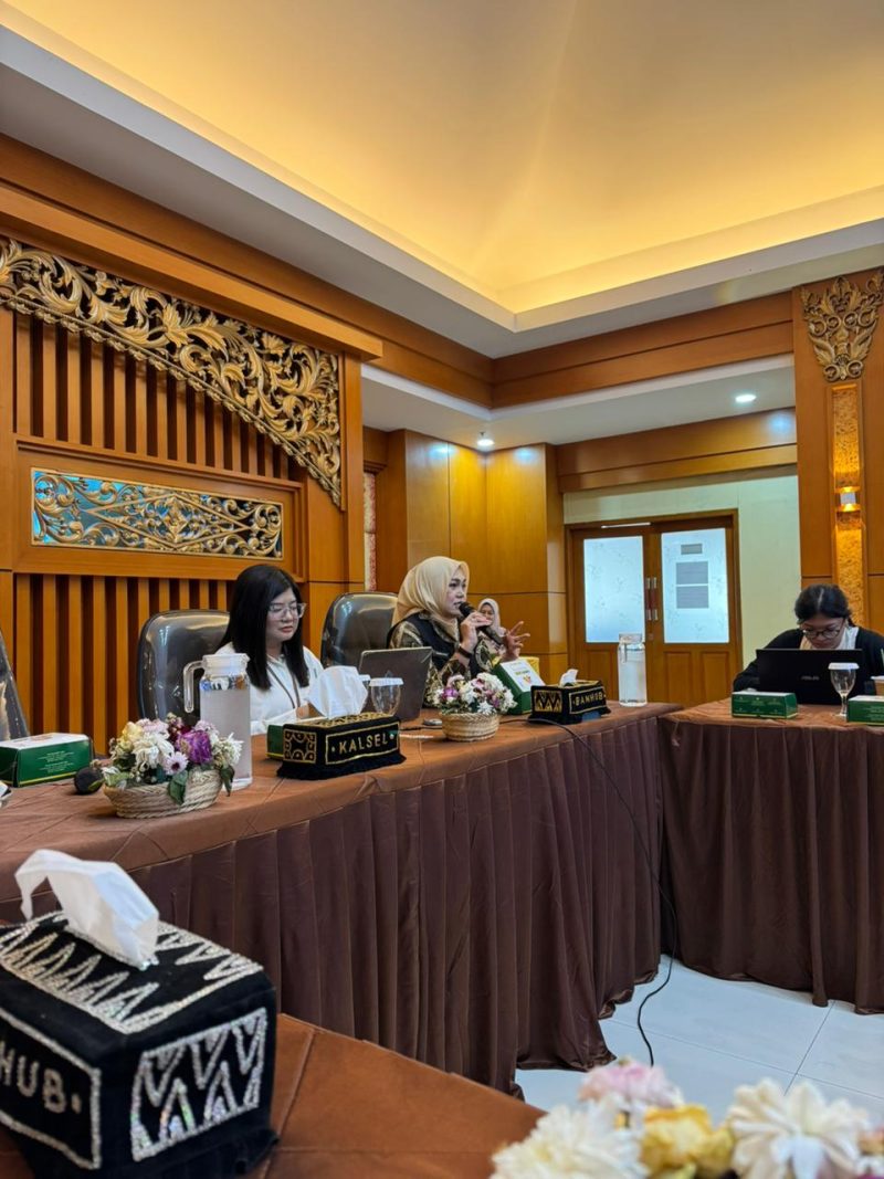 Kepala Seksi Pengelolaan Opini Publik Diskominfo Kalsel Chairun Nimah, yang hadir sebagai salah satu narasumber