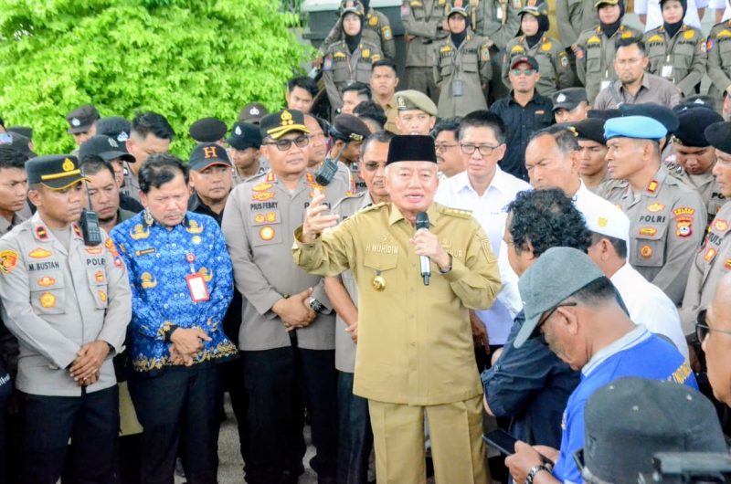 Gubernur Kalsel Haji Muhidin Saat Menerima Aspirasi LSM Sakutu