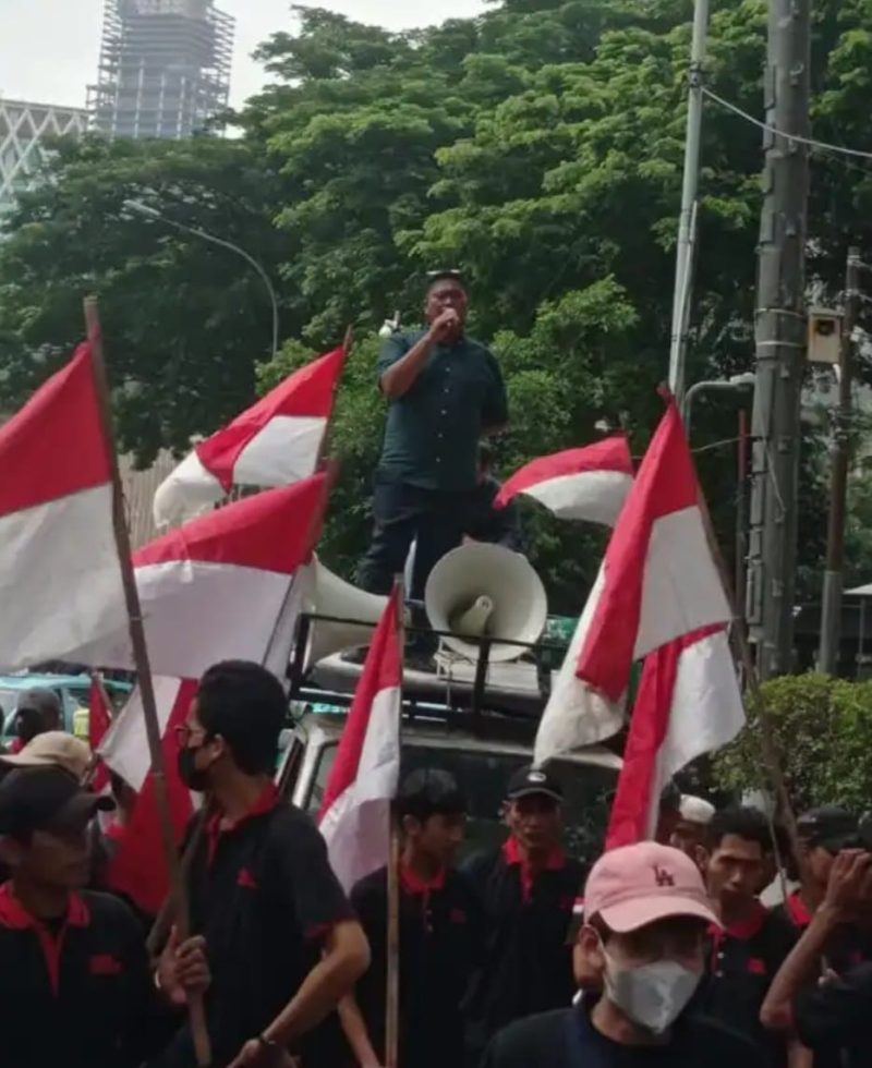 H Akhmat Husaini SH MA, Ketua Komite Anti Korupsi Indonesia (KAKI) Kalsel sewaktu orasi depan Kantor Komisi Pemberantasan Korupsi (KPK) di Jakarta beberapa waktu lalu (Foto Dokumen) 