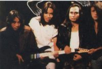 Edane formasi perdana tahun 1992.

Eet Sjahranie, Fajar, alm Ecky Lamoh (tiga dari kiri) dan alm Iwan Xaverius