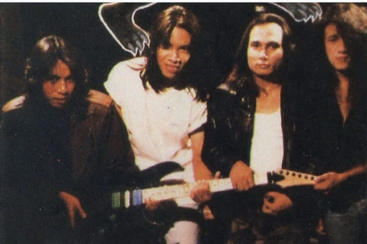 Edane formasi perdana tahun 1992.

Eet Sjahranie, Fajar, alm Ecky Lamoh (tiga dari kiri) dan alm Iwan Xaverius