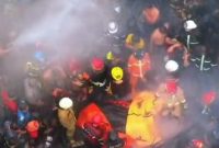 Suasana pasca kebakaran di Jalan AES Nasution Gang Binjai RT 04 RW 01 Kelurahan Gedang Kecamatan Banjarmasin Tengah, yang menelan korban jiwa satu keluarga berisi tiga orang, Jumat (7/11/2025) dinihari. (foto: istimewa)