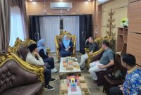 Wakil Ketua I DPRD Mura, Dina Maulidah bersama anggota DPRD menerima kunker DPRD Kobar dan DPRD Seruyan (foto: Istimewa)

