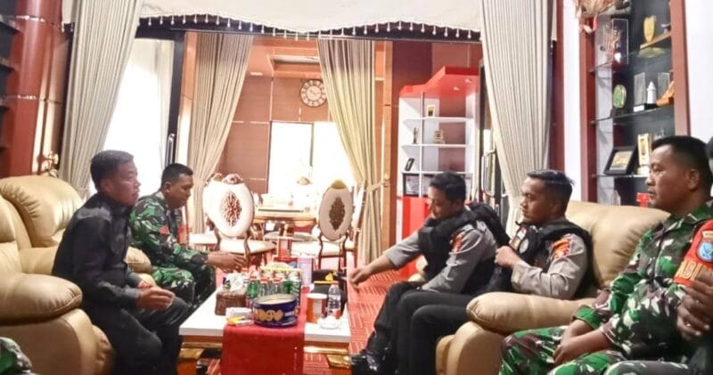 Ketua DPRD Rumiadi saat terima kunjungan dari TNI dan Polri (foto: istimewa)