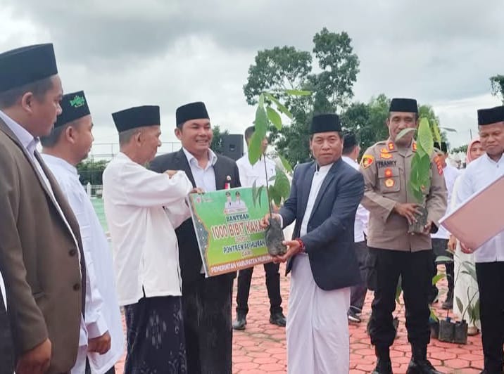 Ketua DPRD Rumiadi saat menghadiri peringatan Hari Santri Nasional 2025 (foto: istimewa)