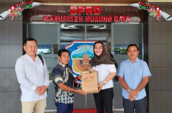 Ketua DPRD Rumiadi saat menerima kunjungan kerja DPRD Hulu Sungai Utara (foto: istimewa)