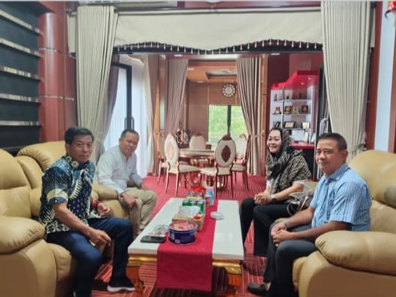 Ketua DPRD Rumiadi saat menerima kunjungan kerja DPRD Hulu Sungai Utara (foto: istimewa)