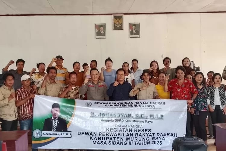 Anggota DPRD Mura Johansyah saat menggelar reses di Desa Sungai Bakanon (foto: Maya)