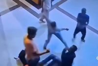 Rekaman CCTV saat korban Arjuna Tamaraya (21) dianiaya di Masjid Agung Sibolga. (foto: Istimewa)