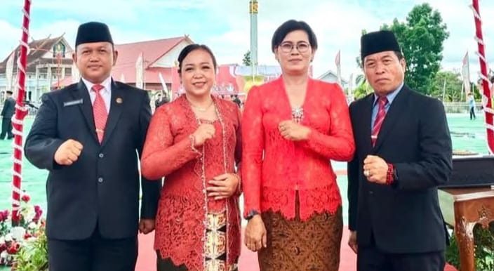 Ketua DPRD Rumiadi (kanan) bersama Sekwan DPRD Andri Raya menghadiri HUT ke-80 RI (foto: istimewa)