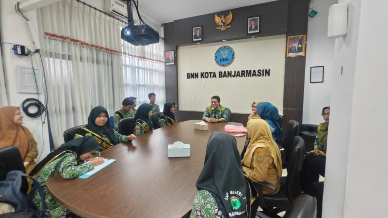 BNN Kota Banjarmasin di lingkungan sekolah melalui kegiatan penguatan terhadap Duta Anti Narkoba di SMP Negeri 7 Banjarmasin