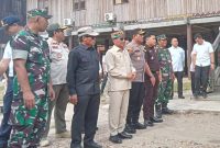 Penyambutan Komandan Batalyon Infanteri TP 883/Temanggung Awan, Mayor Inf Supriyanto di Lopo Betang (foto: Maya)