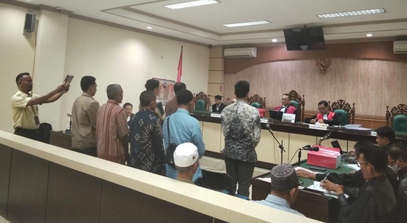Para saksi saat diambil sumpahnya oleh petugas pengadilan Tipikor Banjarmasin (Foto Istimewa)