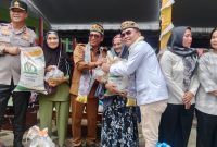 Gubernur Agustiar Sabran beserta rombongan  saat kunker di SMA 1 Puruk Cahu (foto:Maya)