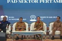 Wakil Bupati Mura Rahmanto Muhiddin saat berdiskusi di pendopo Wabup Kutai Kertanegara terkait peningkatan PAD dan optimalisasi BUMD (foto : Diskominfo)