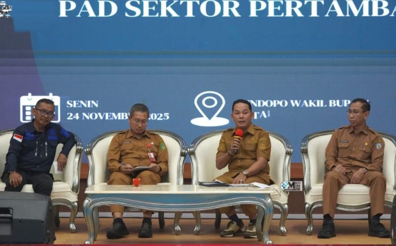 Wakil Bupati Mura Rahmanto Muhiddin saat berdiskusi di pendopo Wabup Kutai Kertanegara terkait peningkatan PAD dan optimalisasi BUMD (foto : Diskominfo)