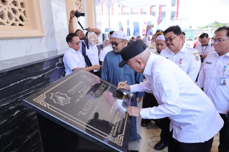 Gubernur Kalsel Haji Muhidin