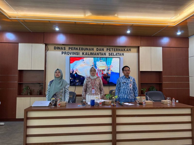 Kepala Disbunnak Kalsel Suparmi Terlihat Menghadiri Acara Sosialisasi