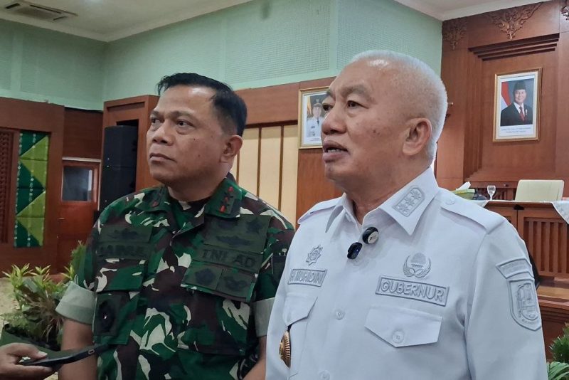 Gubernur Kalsel Haji Muhidin