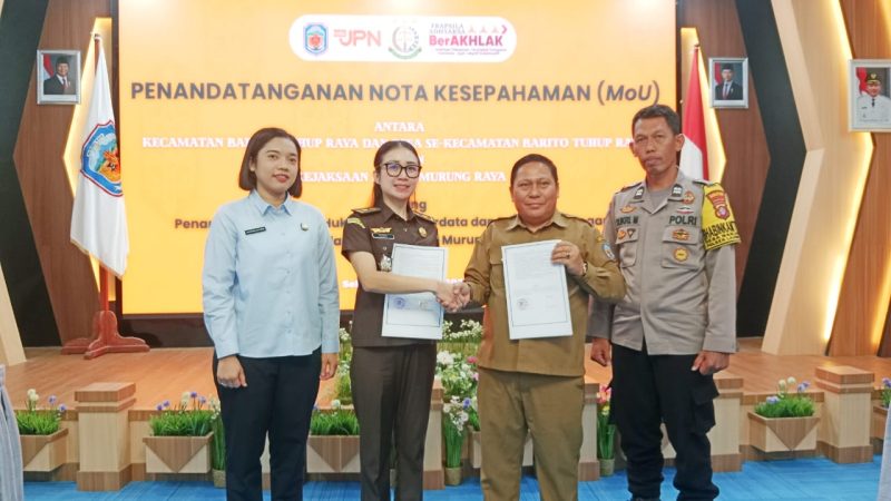 Penandatanganan MoU bidang Datun antara Pemerintah Kecamatan Batura, desa se-Kecamatan Batura dan Kejari Mura (foto: Maya)