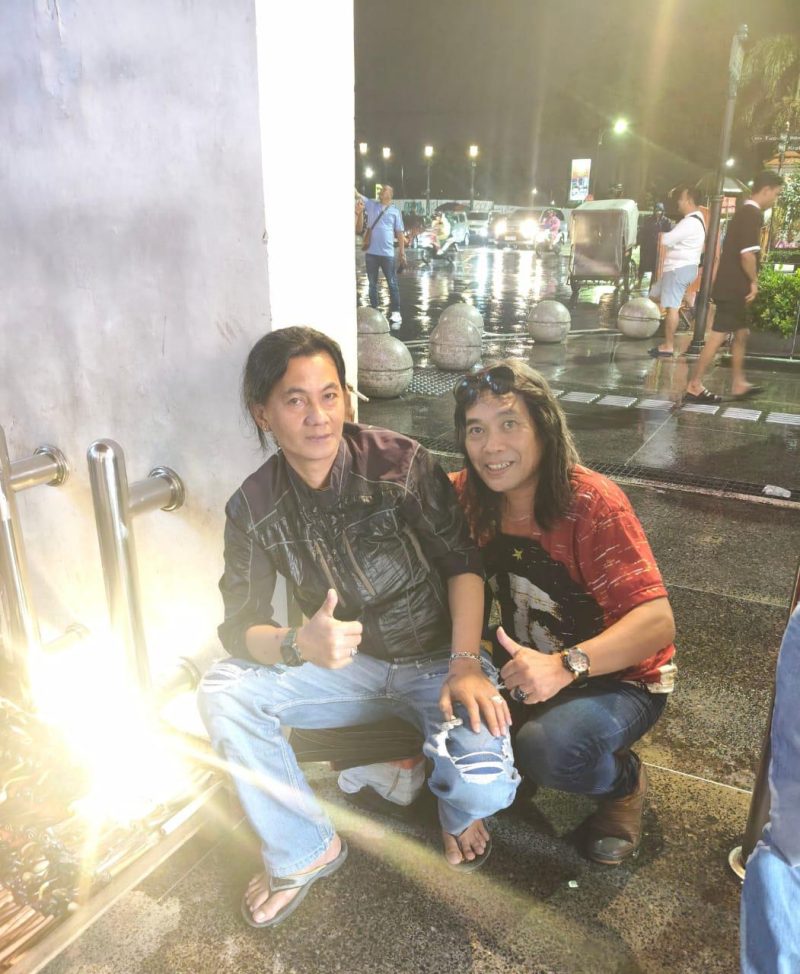 Archos (kiri ) dan penulis (foto dok pribadi)